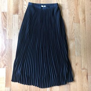 Aritzia Pleated Midi Skirt